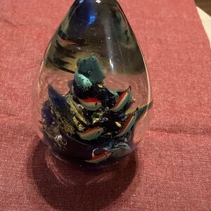 Merano EGG shape 6 in Glass Paperweight with Fish Design